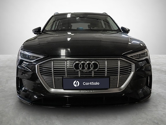 Audi e-tron 8 of 30
