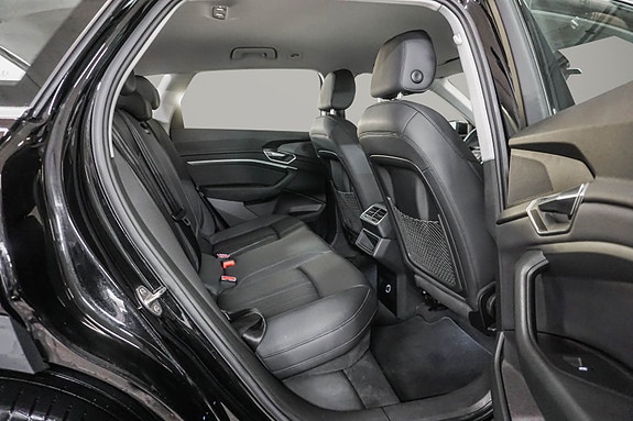 Audi e-tron 29 of 30