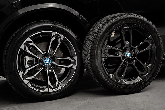 BMW iX2 12 of 30