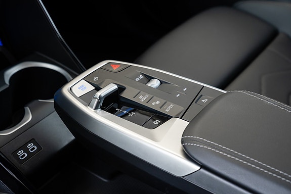 BMW iX2 14 of 30