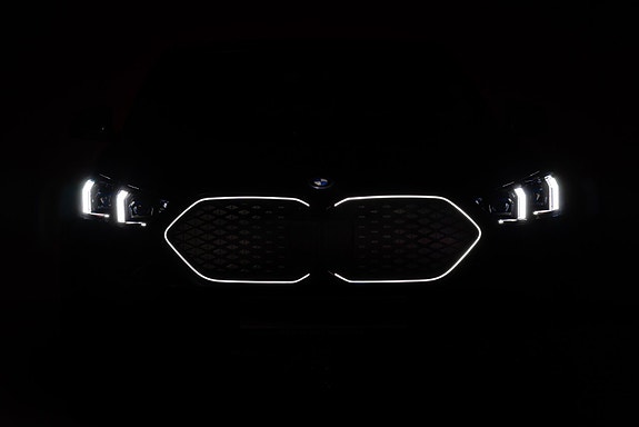 BMW iX2 2 of 30