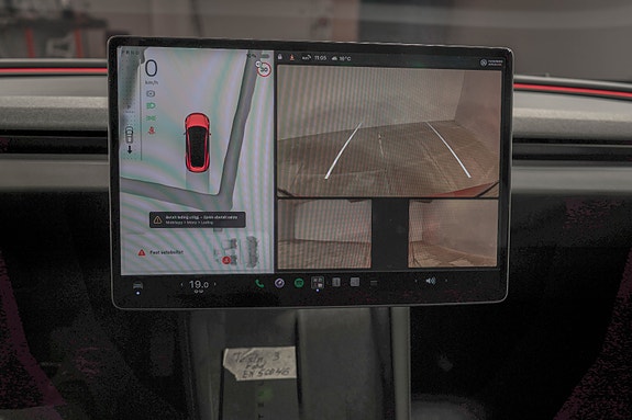 Tesla Model 3 19 of 23