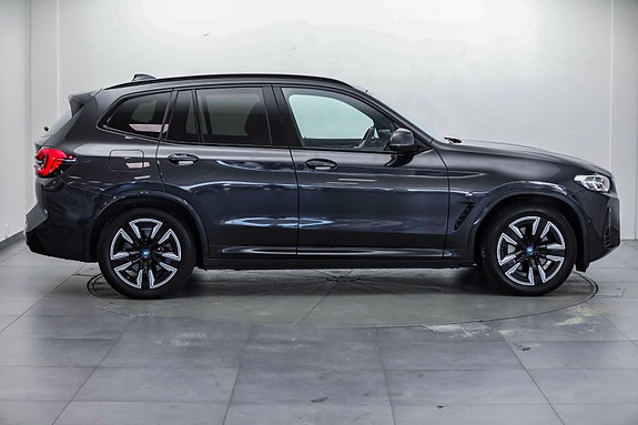 BMW iX3 4 of 30