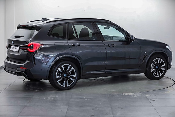 BMW iX3 5 of 30