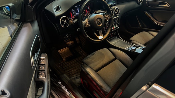 Mercedes-Benz A180 14 of 30
