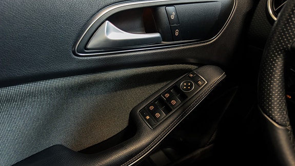 Mercedes-Benz A180 13 of 30