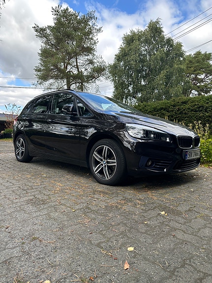 BMW 225xe 2 of 13