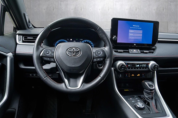 Toyota RAV4 Plug-in Hybrid 11 of 20