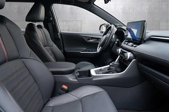 Toyota RAV4 Plug-in Hybrid 17 of 20