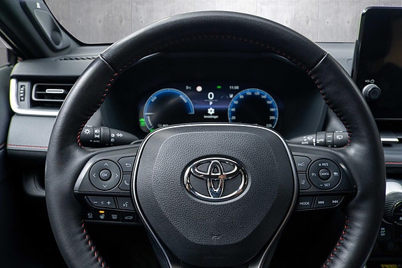 Toyota RAV4 Plug-in Hybrid 12 of 20