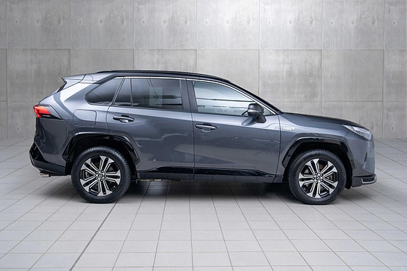 Toyota RAV4 Plug-in Hybrid 6 of 20