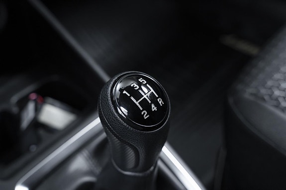 Suzuki Swift 16 of 26