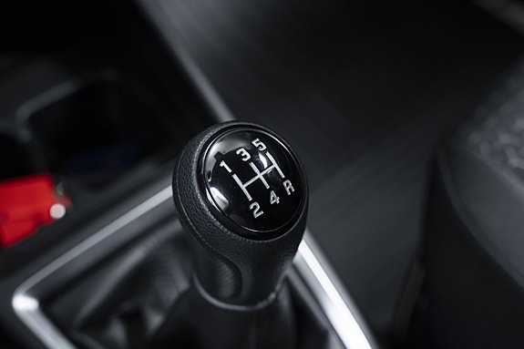 Suzuki Swift 17 of 26