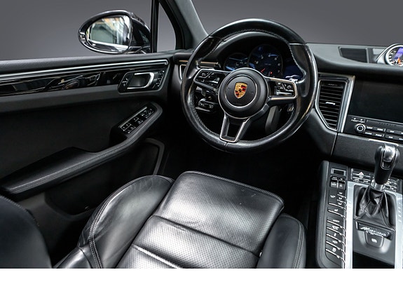 Porsche Macan 11 of 30