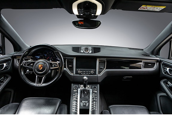 Porsche Macan 17 of 30