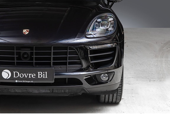 Porsche Macan 2 of 30