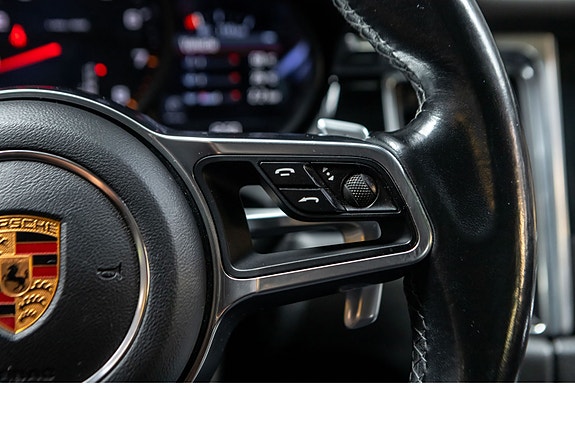 Porsche Macan 24 of 30
