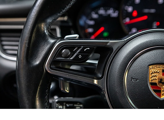 Porsche Macan 23 of 30