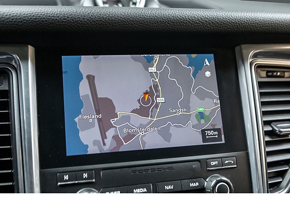 Porsche Macan 28 of 30
