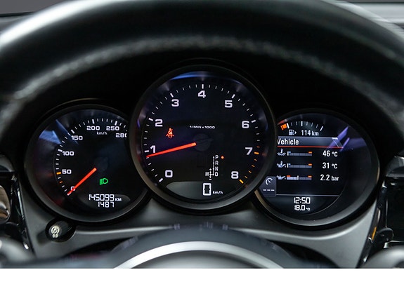 Porsche Macan 26 of 30