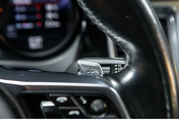 Porsche Macan 25 of 30