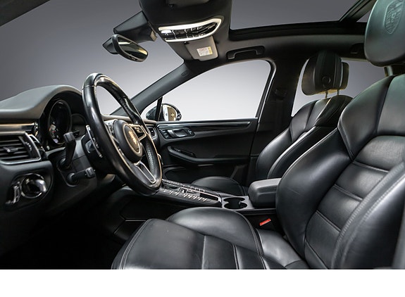 Porsche Macan 14 of 30