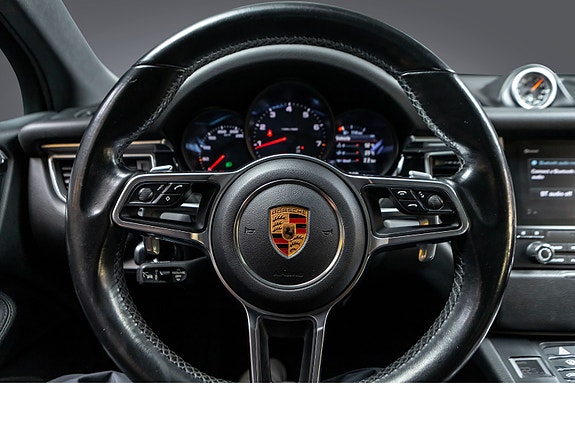 Porsche Macan 22 of 30