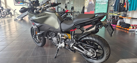 Ducati Multistrada V2S 2 of 6