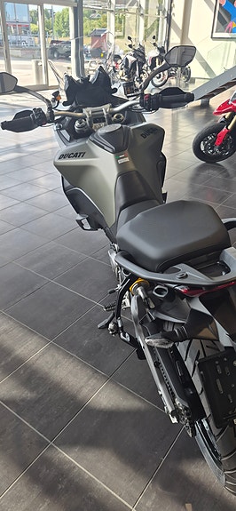 Ducati Multistrada V2S 5 of 6