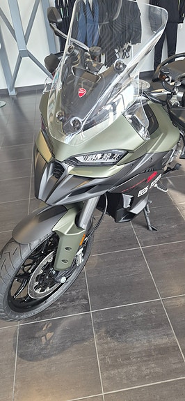 Ducati Multistrada V2S 3 of 6