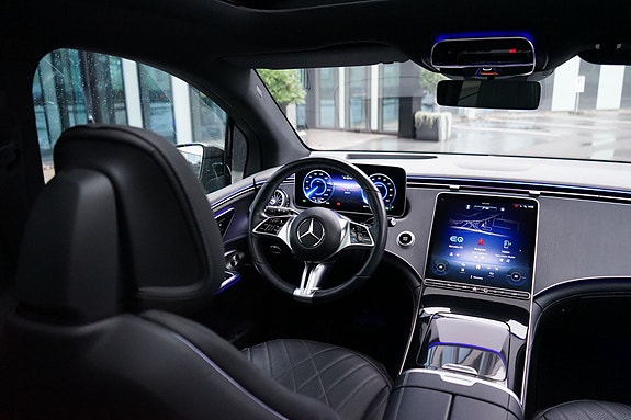 Mercedes-Benz EQE SUV 10 of 23