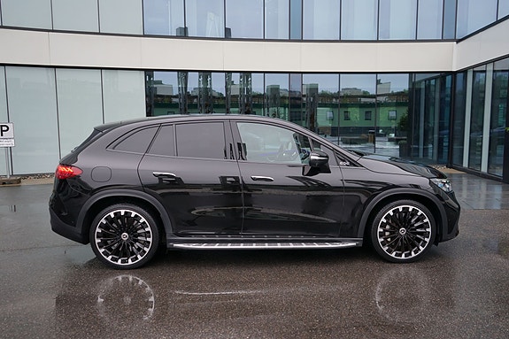 Mercedes-Benz EQE SUV 8 of 23