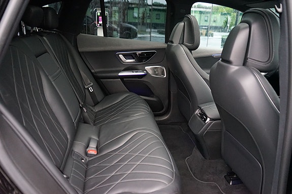 Mercedes-Benz EQE SUV 16 of 23