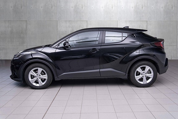 Toyota C-HR 2 of 20