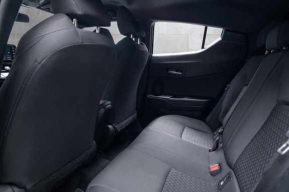Toyota C-HR 15 of 20