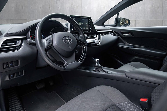 Toyota C-HR 10 of 20