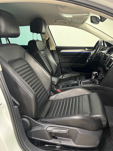 Volkswagen Passat 27 of 30