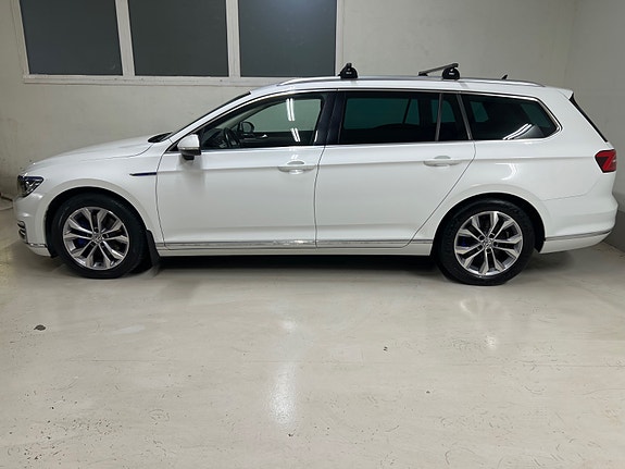 Volkswagen Passat 3 of 30