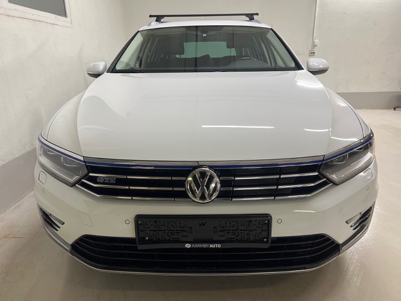 Volkswagen Passat 2 of 30