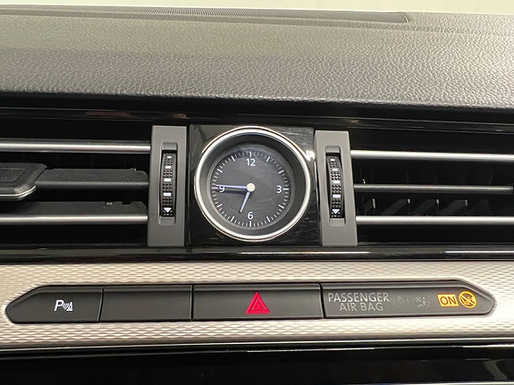Volkswagen Passat 16 of 30