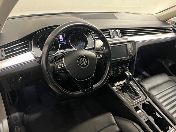 Volkswagen Passat 8 of 30