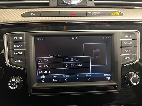 Volkswagen Passat 21 of 30