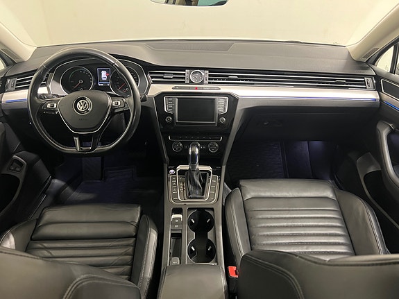 Volkswagen Passat 10 of 30