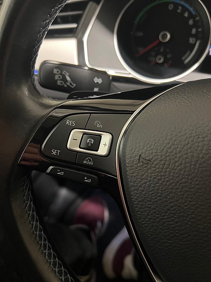 Volkswagen Passat 12 of 30