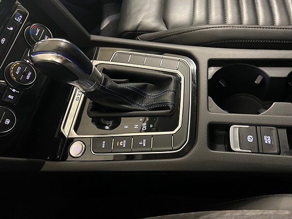 Volkswagen Passat 23 of 30