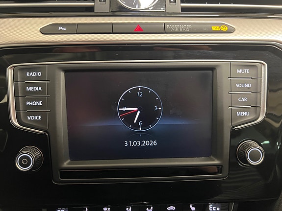Volkswagen Passat 17 of 30