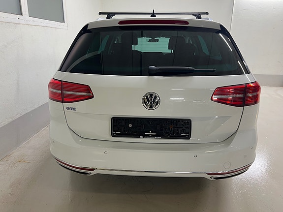 Volkswagen Passat 5 of 30