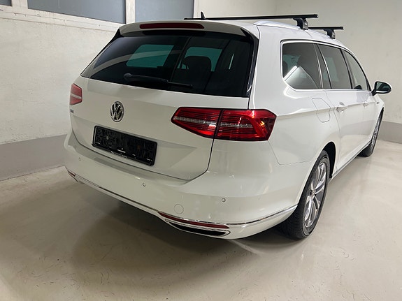 Volkswagen Passat 4 of 30