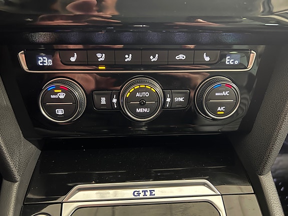 Volkswagen Passat 22 of 30