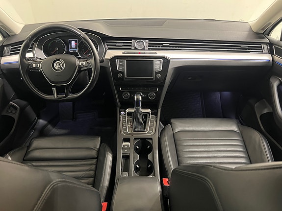 Volkswagen Passat 24 of 30